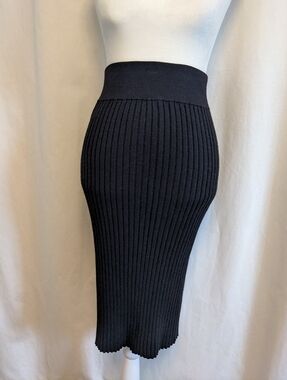 Wilfred Aritzia Ribbed Knit Stretch Italian Yarn Pull On Sweater Skirt Black L